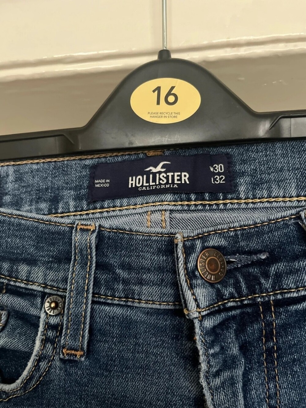 Hollister Men's Skinny Jeans in Medium Blue Wash